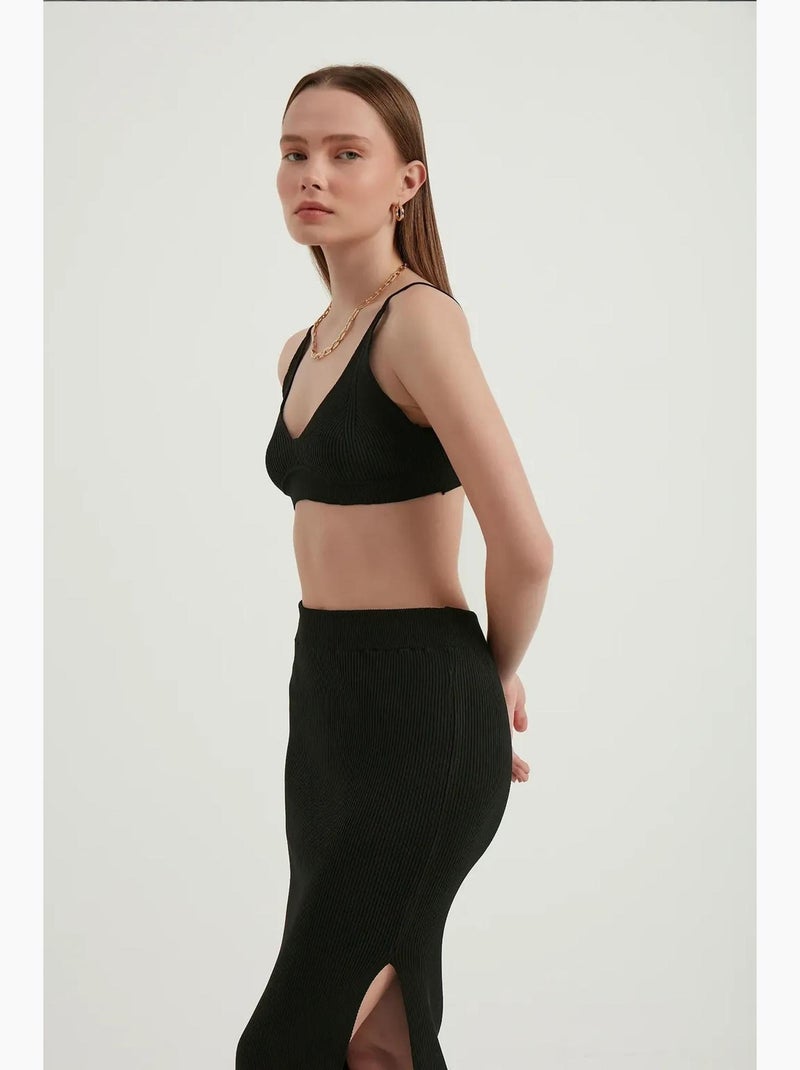 2 pezzi: top corto aderente con scollo a v e maxi vita alta con spacco laterale hiccup Nero - Kiabi
