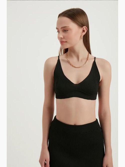 2 pezzi: top corto aderente con scollo a v e maxi vita alta con spacco laterale hiccup - Kiabi 2 pezzi: top corto aderente con scollo a v e maxi vita alta con spacco laterale hiccup - Kiabi