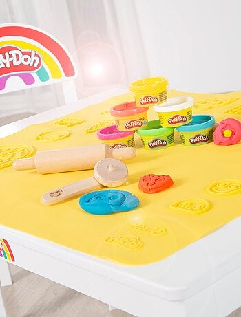 6 vasetti di pasta modellabile + tavolo e sedia + tappetino e accessori "Roba x Play‑Doh