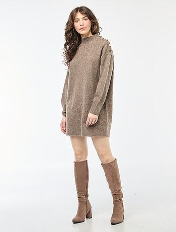 Abito a maglia con bottoni decorativi