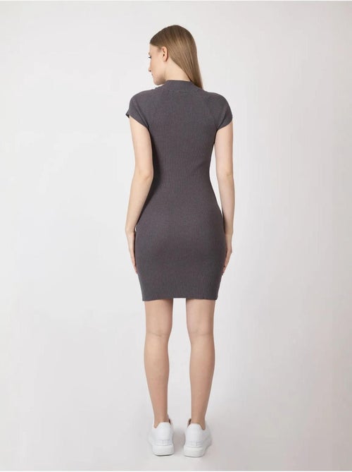 Abito casual midi a collo alto in maglia hiccup - Kiabi Abito casual midi a collo alto in maglia hiccup - Kiabi