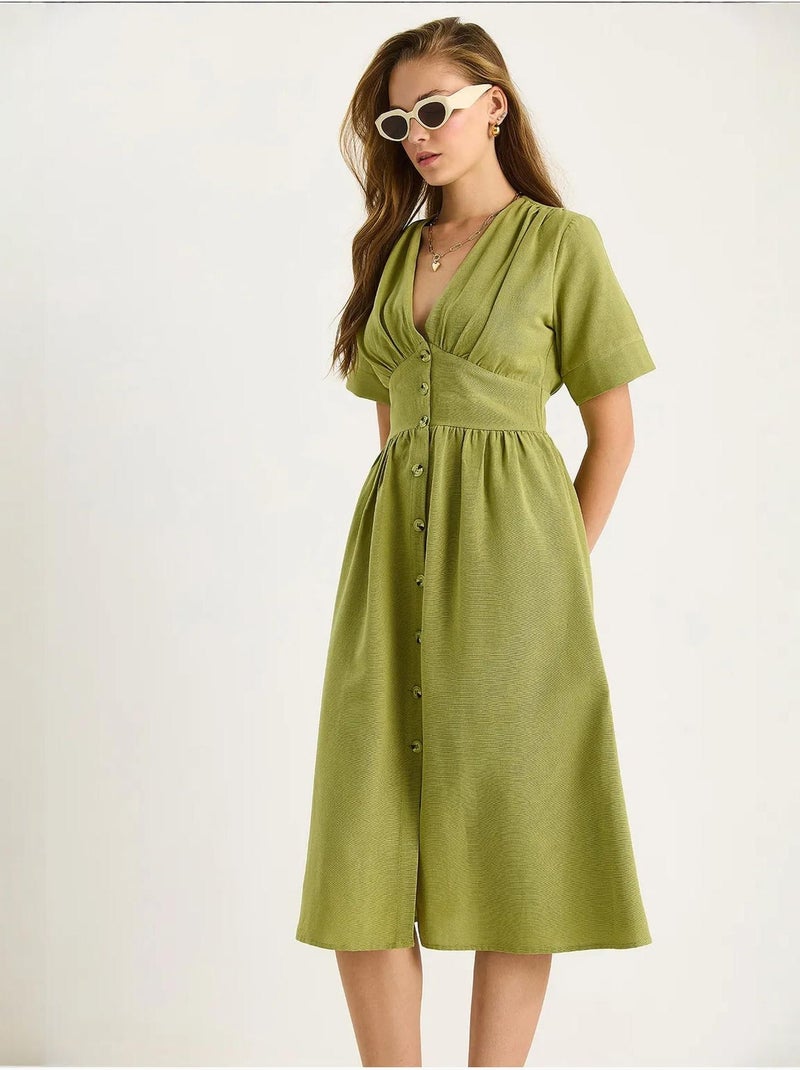 Abito chemisier midi con scollo a v e bottoni lucci Verde tiglio - Kiabi