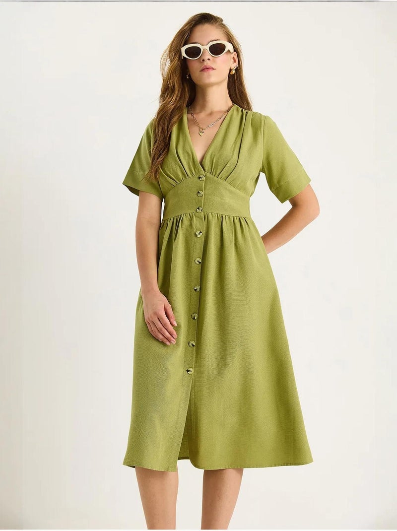 Abito chemisier midi con scollo a v e bottoni lucci Verde tiglio - Kiabi