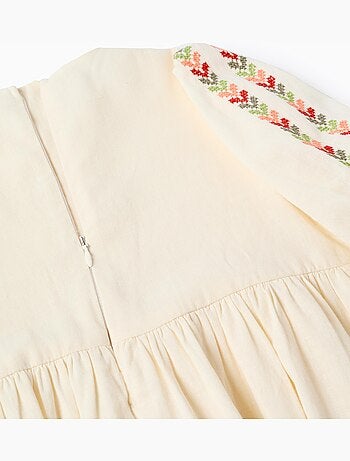 Abito con maniche a palloncino e ricamo