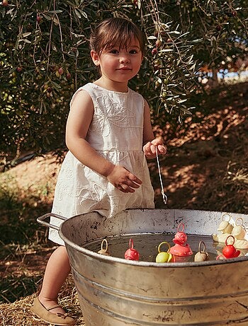 Abito con ricami floreali