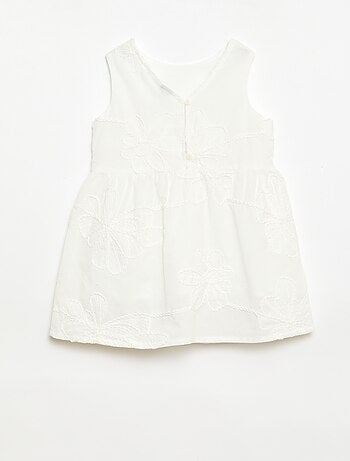 Abito con ricami floreali