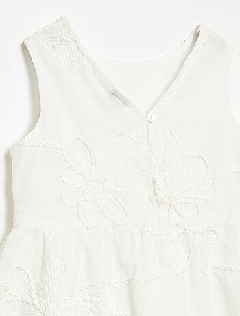 Abito con ricami floreali