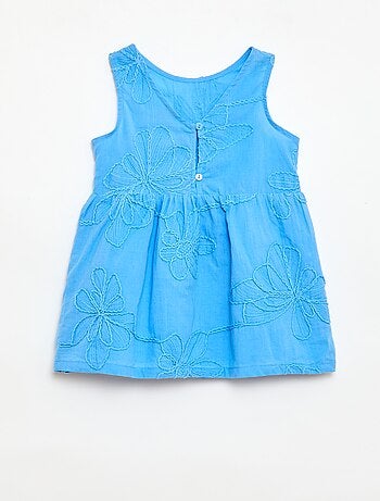 Abito con ricami floreali