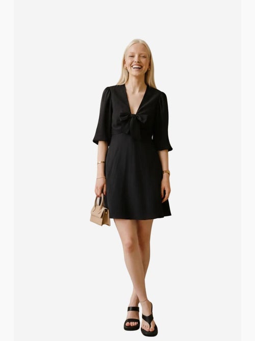 Abito corto con scollo a v e fiocco di my fashion - Kiabi Abito corto con scollo a v e fiocco di my fashion - Kiabi