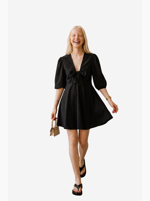 Abito corto con scollo a v e fiocco di my fashion - Kiabi Abito corto con scollo a v e fiocco di my fashion - Kiabi