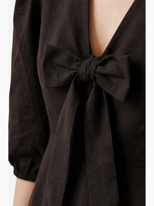 Abito corto con scollo a v e fiocco di my fashion - Kiabi Abito corto con scollo a v e fiocco di my fashion - Kiabi