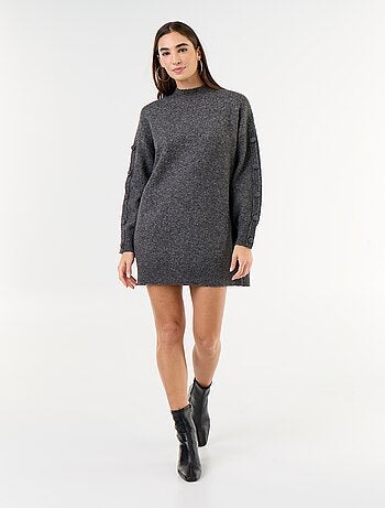Abito corto in maglia con maniche abbottonate