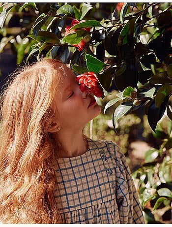 Abito in cotone a quadri con maniche a sbuffo