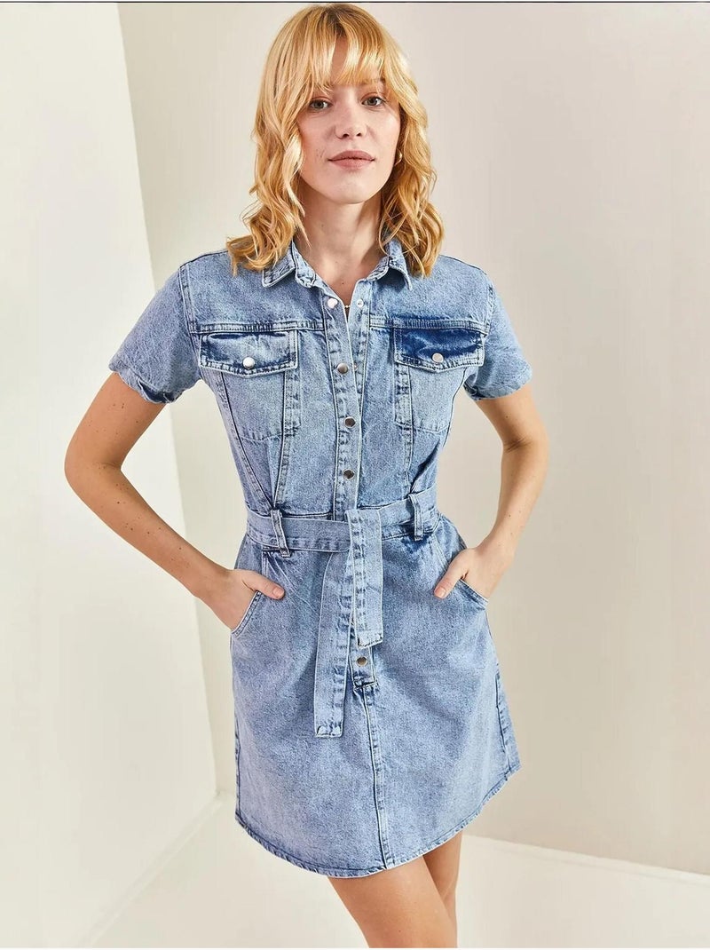 Abito in denim con bottoni automatici e cintura bianco lucci Blu chiaro - Kiabi