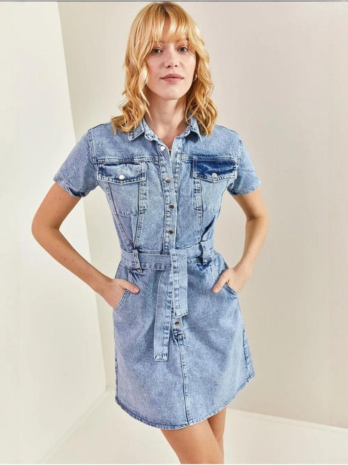 Abito in denim con bottoni automatici e cintura lucci - Kiabi Abito in denim con bottoni automatici e cintura lucci - Kiabi