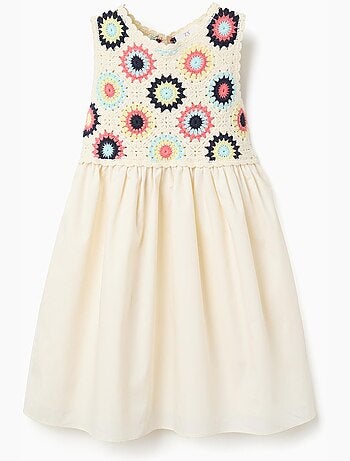 Abito in doppio tessuto con fiori all'uncinetto