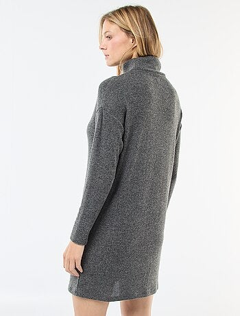 Abito in maglia con collo alto