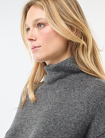 Abito in maglia con collo alto