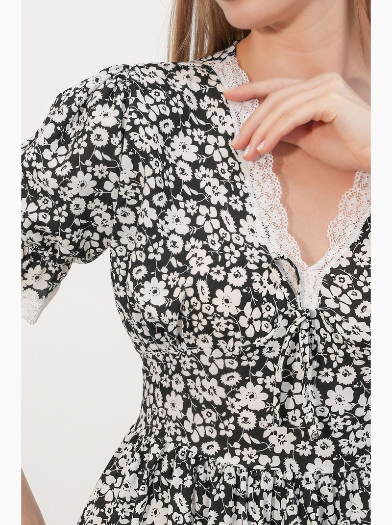Abito in maglia midi a linea a con scollo a v e fiori bdart Nero Bianco - Kiabi