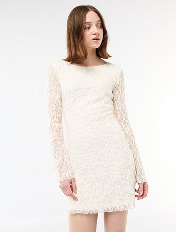 Abito in pizzo con maniche a pagoda