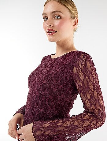 Abito in pizzo con maniche a pagoda