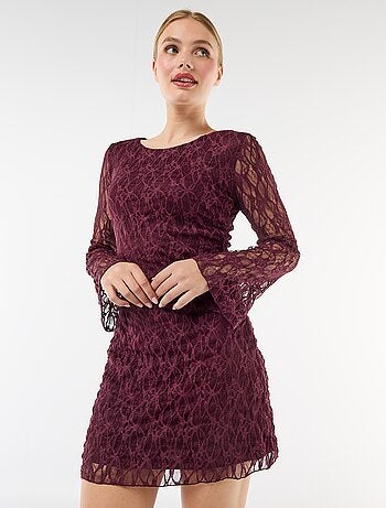 Abito in pizzo con maniche a pagoda