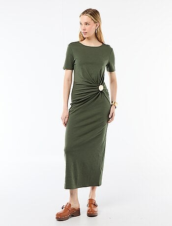 Abito lungo con drappeggio e dettaglio gioiello