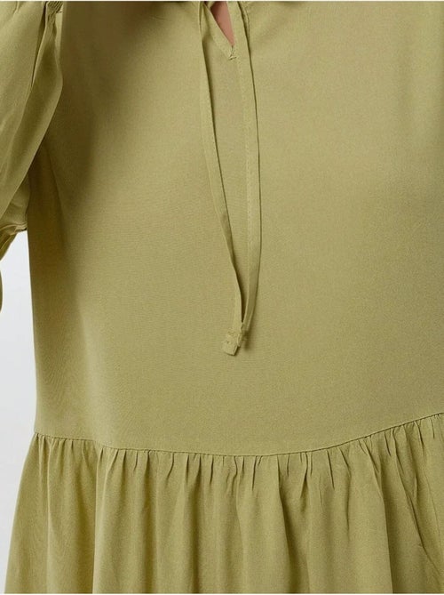 Abito lungo con vestibilità a trapezio e scollo rotondo hiccup - Kiabi Abito lungo con vestibilità a trapezio e scollo rotondo hiccup - Kiabi