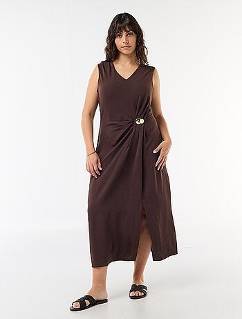 Abito lungo drappeggiato con dettaglio gioiello