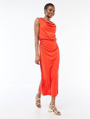 Abito lungo drappeggiato con scollo a cascata