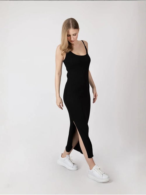Abito lungo in maglia con scollo a barchetta e spalline sottili hiccup - Kiabi Abito lungo in maglia con scollo a barchetta e spalline sottili hiccup - Kiabi