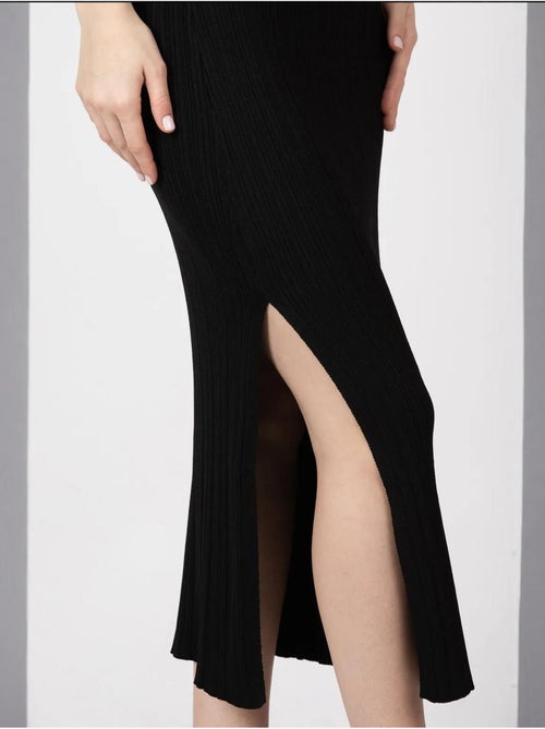 Abito lungo in maglia con scollo a barchetta e spalline sottili hiccup - Kiabi Abito lungo in maglia con scollo a barchetta e spalline sottili hiccup - Kiabi