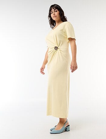 Abito lungo plissettato con gioiello dorato