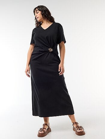 Abito lungo plissettato con gioiello dorato