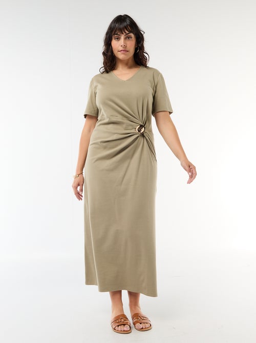 Abito lungo plissettato con gioiello dorato - Kiabi