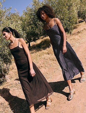 Abito lungo satinato a spalline sottili