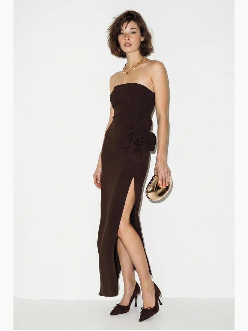 Abito lungo senza spalline con spacchi e accessori floreali lucci Marrone cioccolato - Kiabi