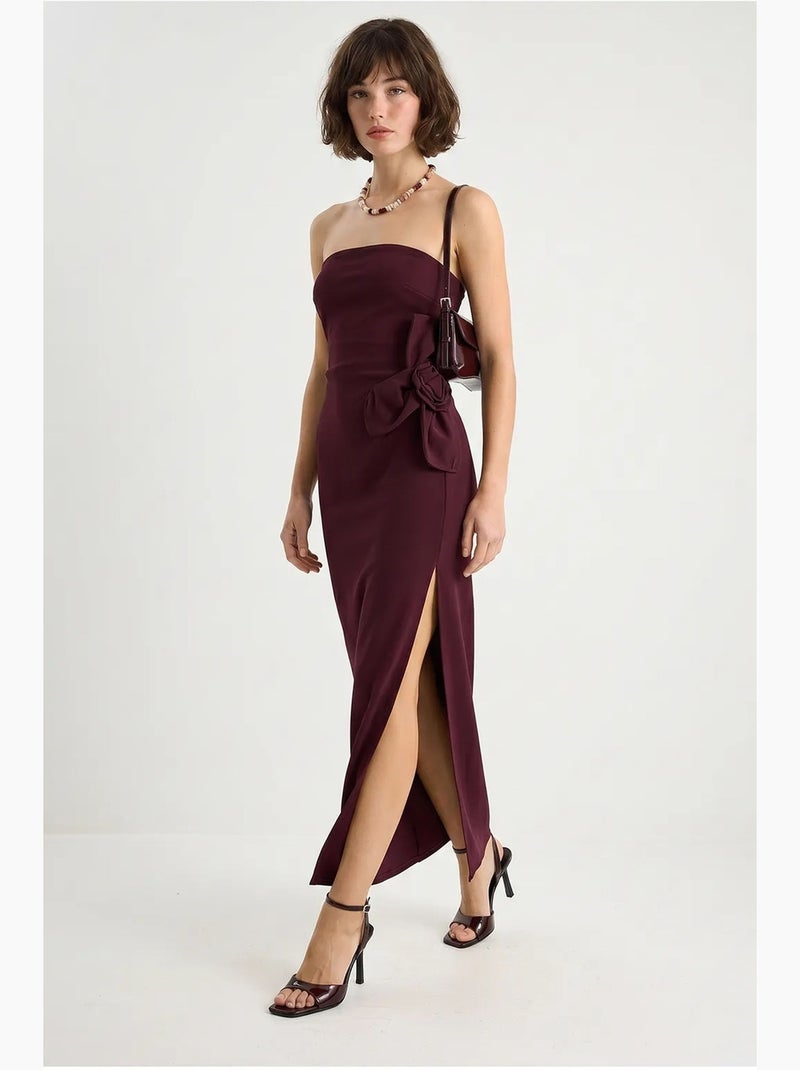 Abito lungo senza spalline con spacchi e accessori floreali lucci Rosso bordeaux - Kiabi