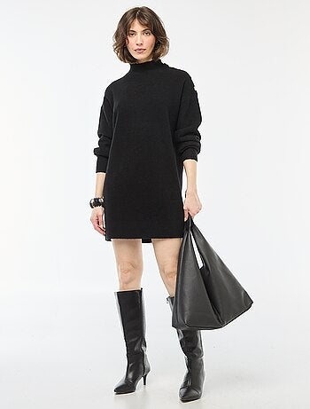 Abito a maglia con bottoni decorativi