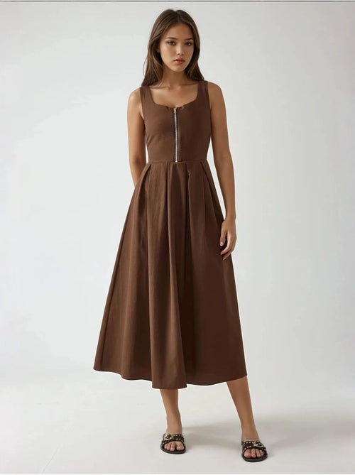 Abito maxi a linea a con girocollo e zip hiccup - Kiabi Abito maxi a linea a con girocollo e zip hiccup - Kiabi