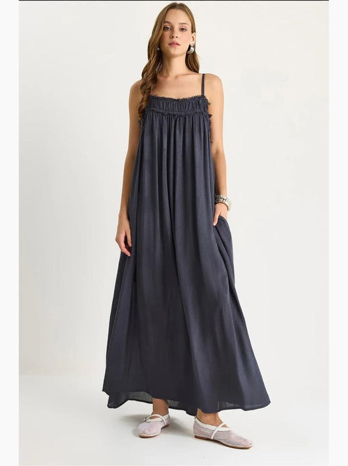 Abito maxi con scollo quadrato ricamato lucci - Kiabi Abito maxi con scollo quadrato ricamato lucci - Kiabi