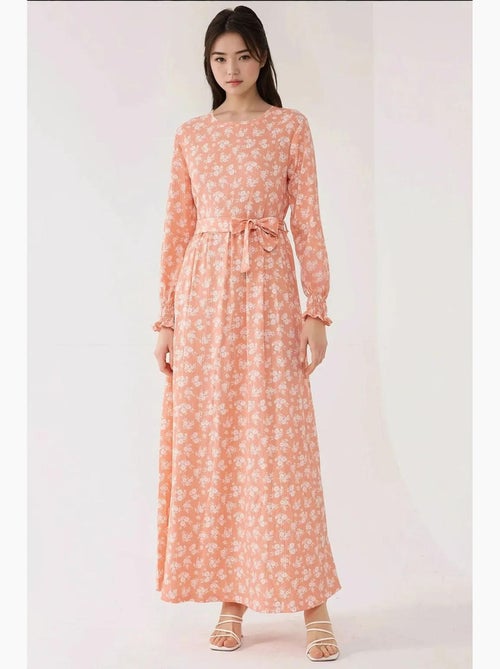 Abito maxi con stampa floreale, maniche lunghe e cintura hiccup - Kiabi Abito maxi con stampa floreale, maniche lunghe e cintura hiccup - Kiabi