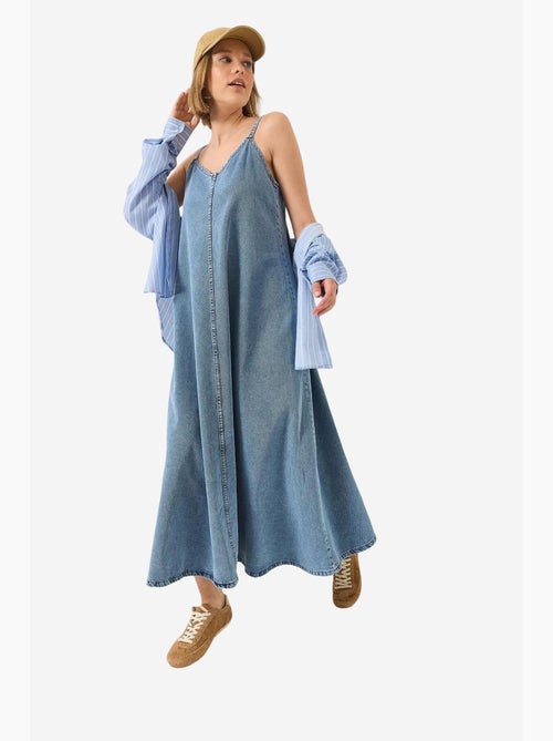 Abito maxi in denim con scollo a v e chiusura con bottoni lucci - Kiabi Abito maxi in denim con scollo a v e chiusura con bottoni lucci - Kiabi