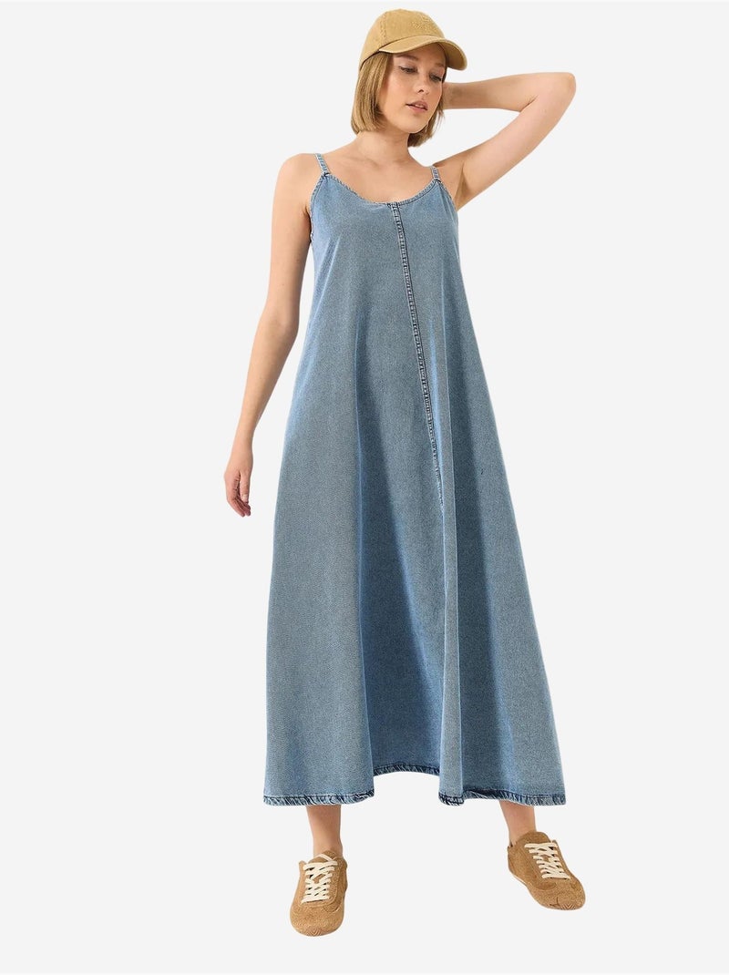 Abito maxi in denim con scollo a v e chiusura con bottoni lucci Blu chiaro - Kiabi