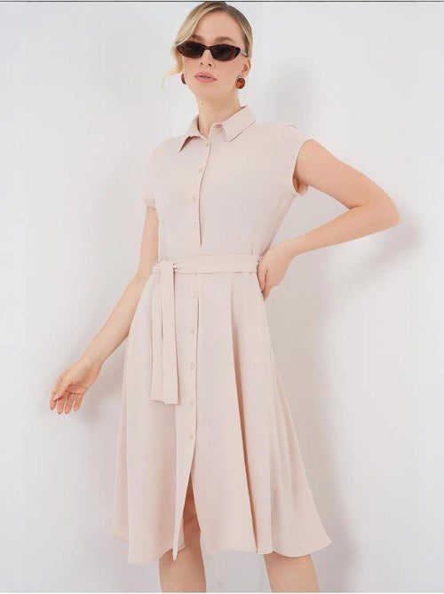 Abito midi a linea a con colletto a camicia, abbottonatura e dettaglio a bordino bdart - Kiabi Abito midi a linea a con colletto a camicia, abbottonatura e dettaglio a bordino bdart - Kiabi