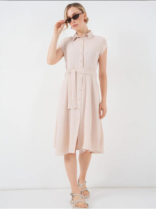 Abito midi a linea a con colletto a camicia, abbottonatura e dettaglio a bordino bdart - Kiabi Abito midi a linea a con colletto a camicia, abbottonatura e dettaglio a bordino bdart - Kiabi