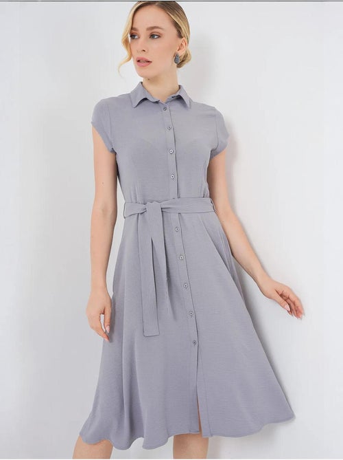Abito midi a linea a con colletto a camicia, abbottonatura e dettaglio a bordino bdart - Kiabi Abito midi a linea a con colletto a camicia, abbottonatura e dettaglio a bordino bdart - Kiabi