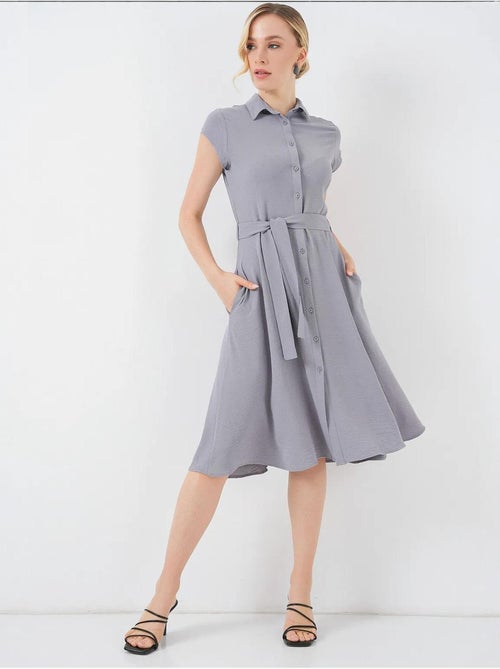 Abito midi a linea a con colletto a camicia, abbottonatura e dettaglio a bordino bdart - Kiabi Abito midi a linea a con colletto a camicia, abbottonatura e dettaglio a bordino bdart - Kiabi