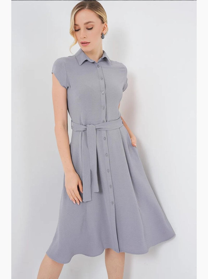 Abito midi a linea a con colletto a camicia, abbottonatura e dettaglio a bordino bdart Grigio - Kiabi