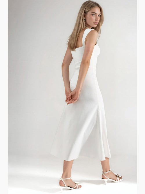 Abito midi a linea a con scollo a cuore hiccup - Kiabi Abito midi a linea a con scollo a cuore hiccup - Kiabi